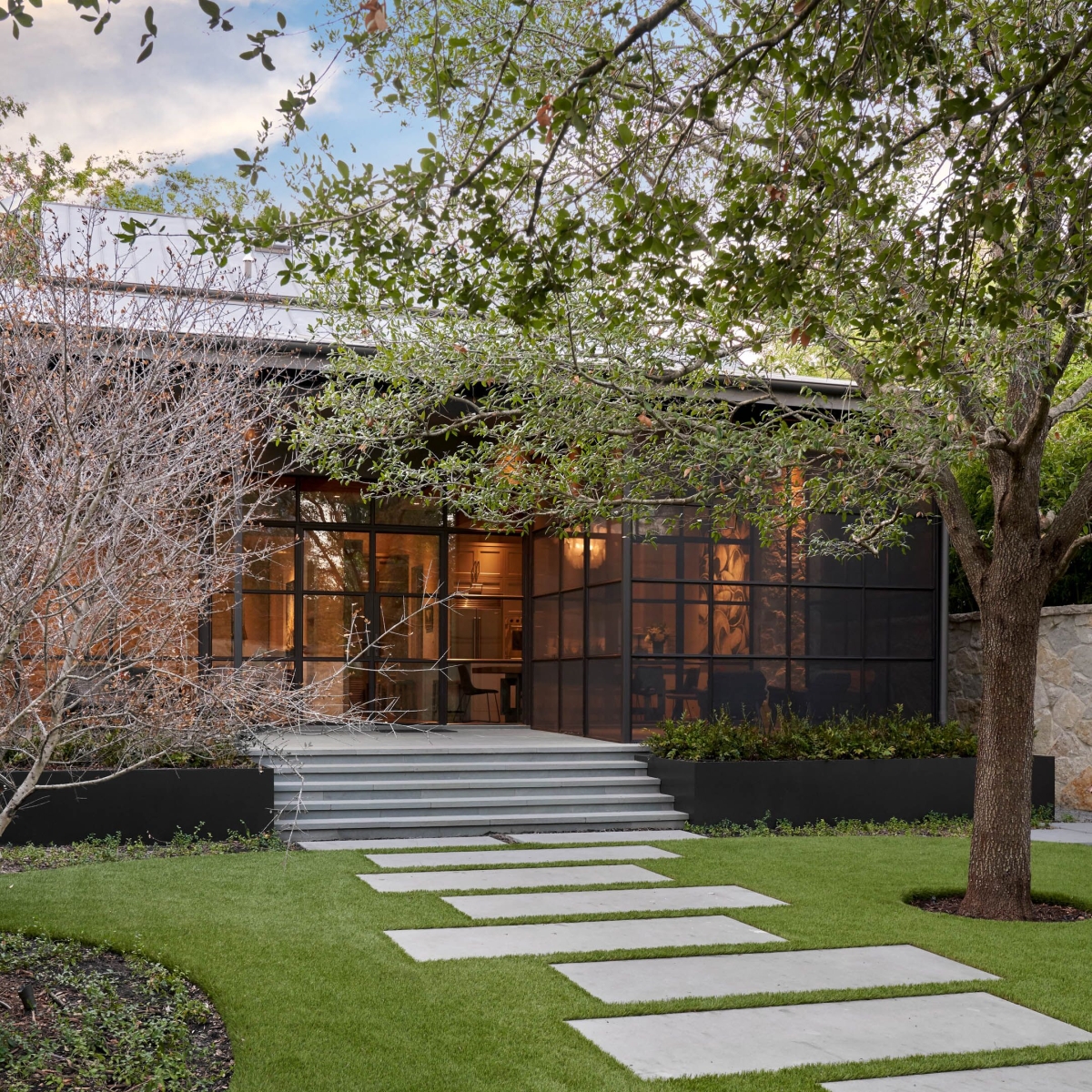KATY TRAIL: MODERN UNIVERSAL DESIGN - Stephen B. Chambers Architects, Inc.